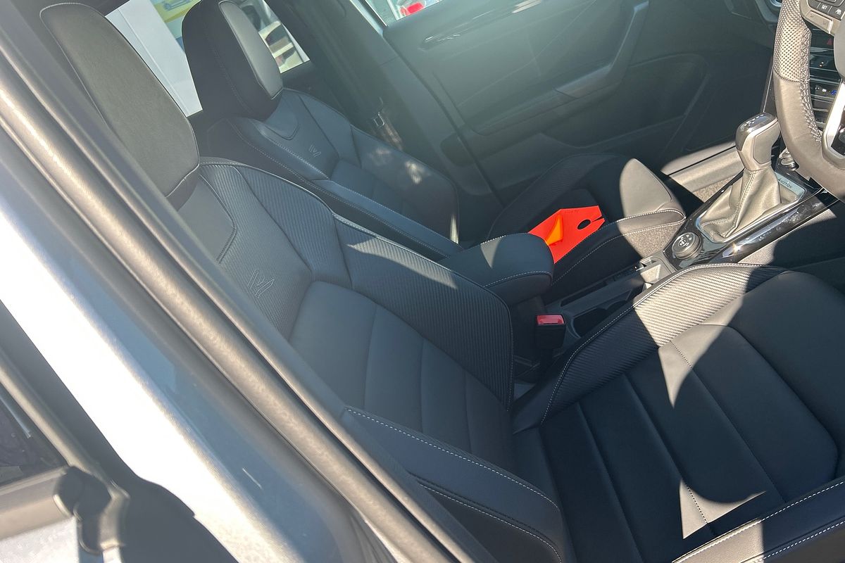 2025 Volkswagen T-Roc 140TSI R-Line D11