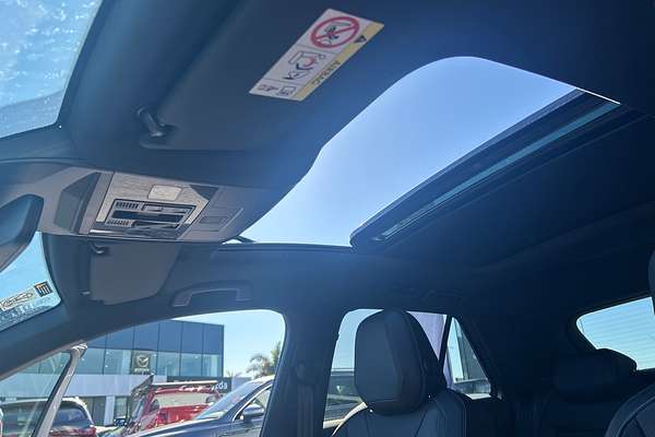 2025 Volkswagen T-Roc 140TSI R-Line D11