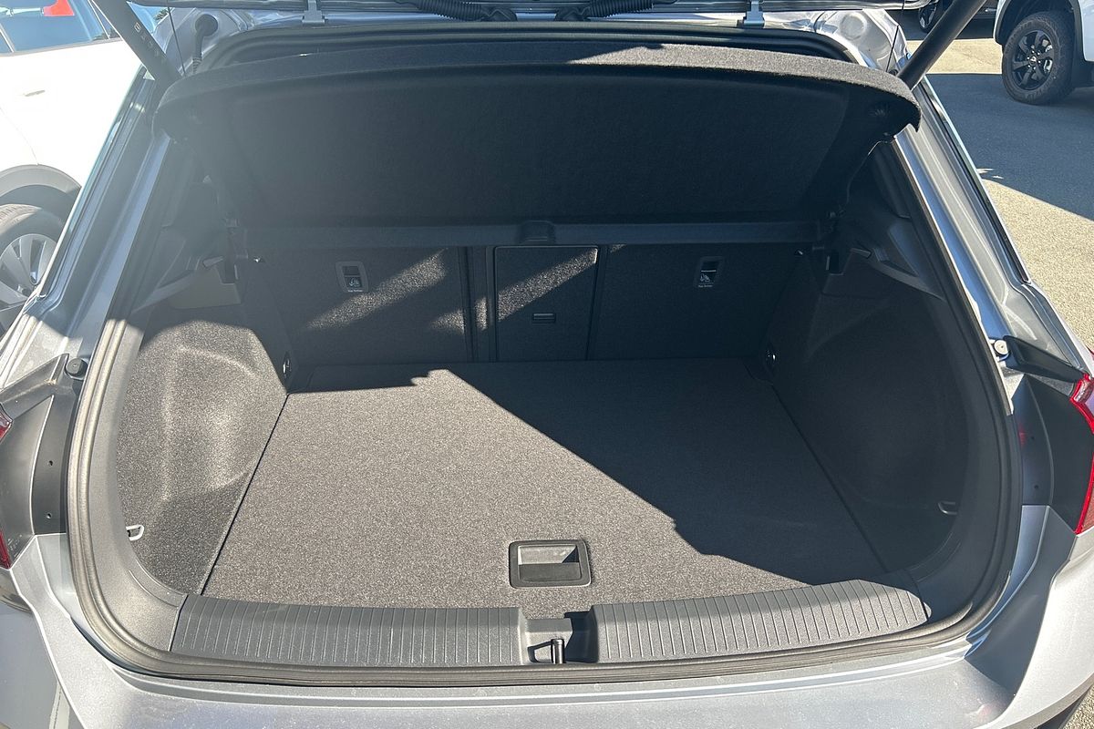 2025 Volkswagen T-Roc 140TSI R-Line D11