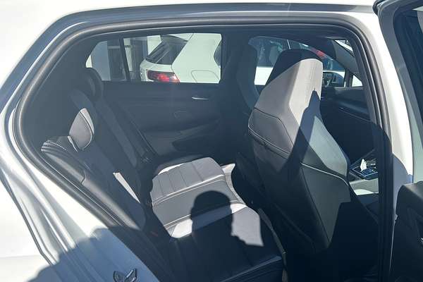 2025 Volkswagen Golf 110TSI R-Line 8.5