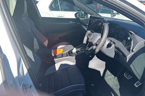 2025 Volkswagen Golf 110TSI R-Line 8.5