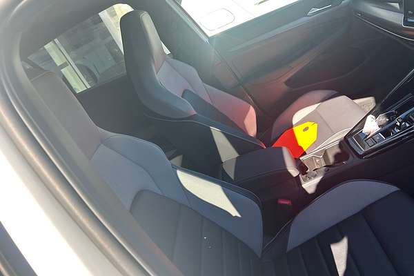 2025 Volkswagen Golf 110TSI R-Line 8.5