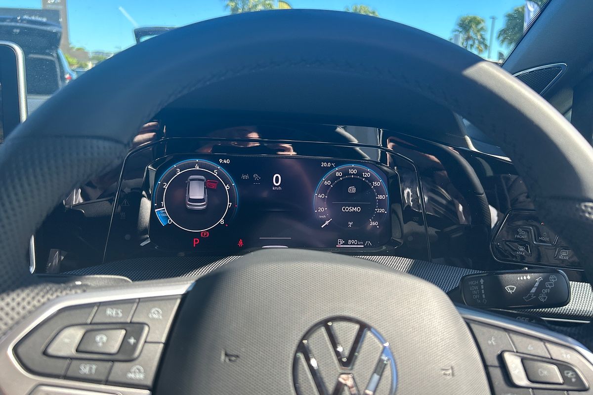 2025 Volkswagen Golf 110TSI R-Line 8.5