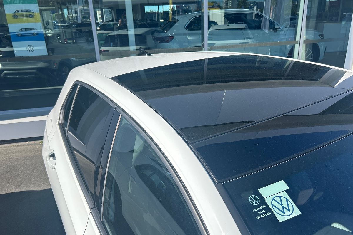 2025 Volkswagen Golf 110TSI R-Line 8.5