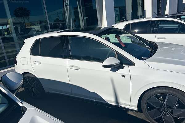 2025 Volkswagen Golf 110TSI R-Line 8.5