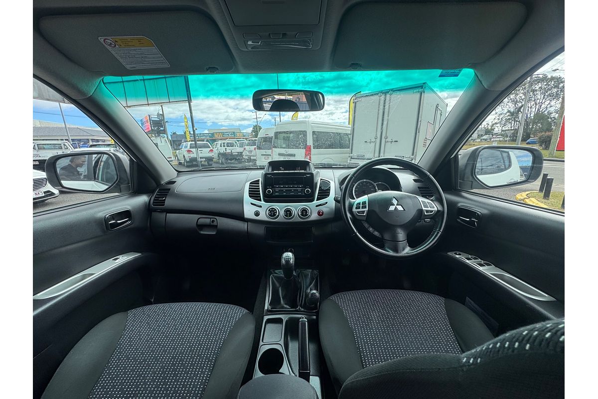 2014 Mitsubishi Triton GLX-R MN 4X4