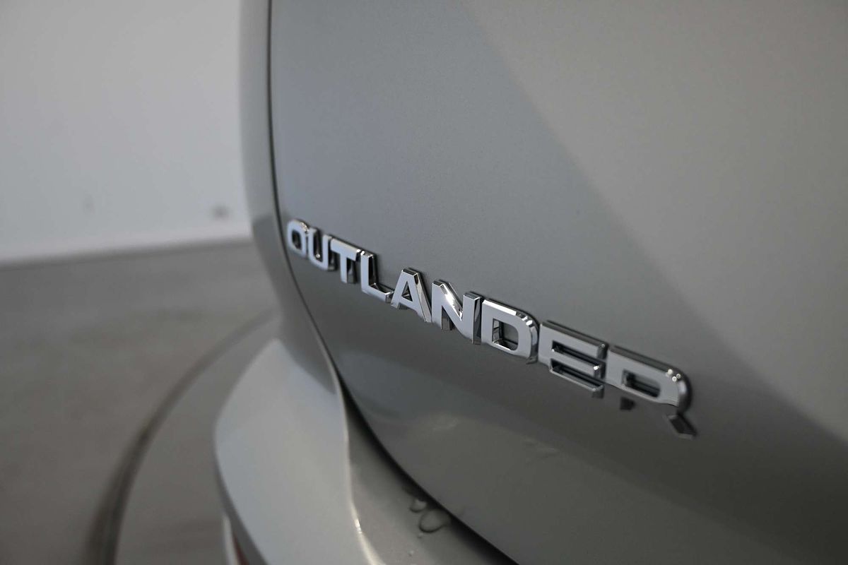 2025 Mitsubishi Outlander Exceed ZM