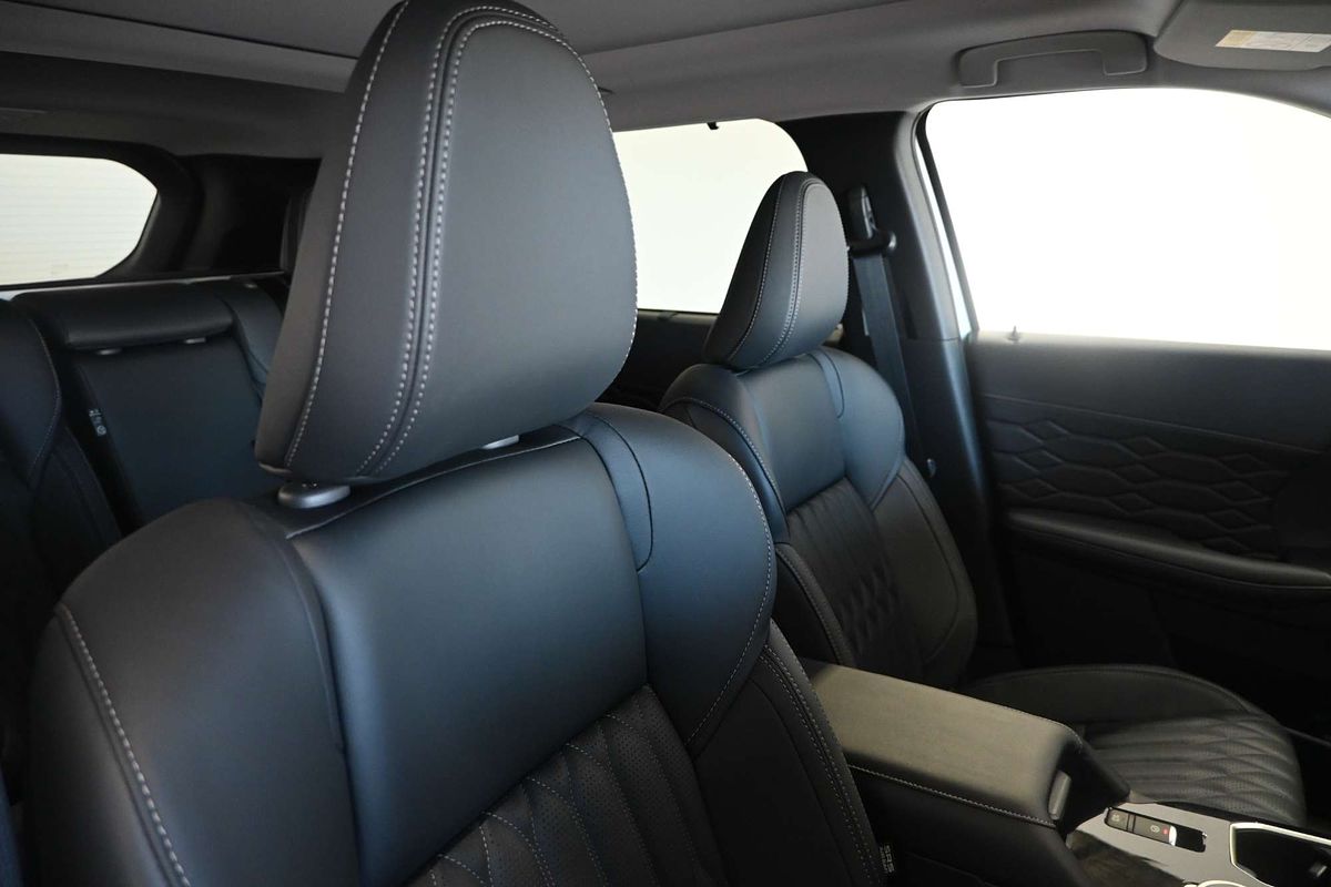 2025 Mitsubishi Outlander Exceed ZM