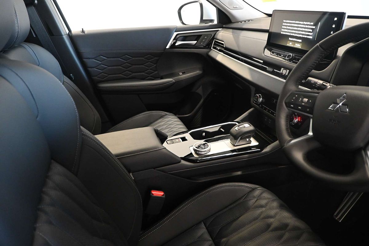 2025 Mitsubishi Outlander Exceed ZM