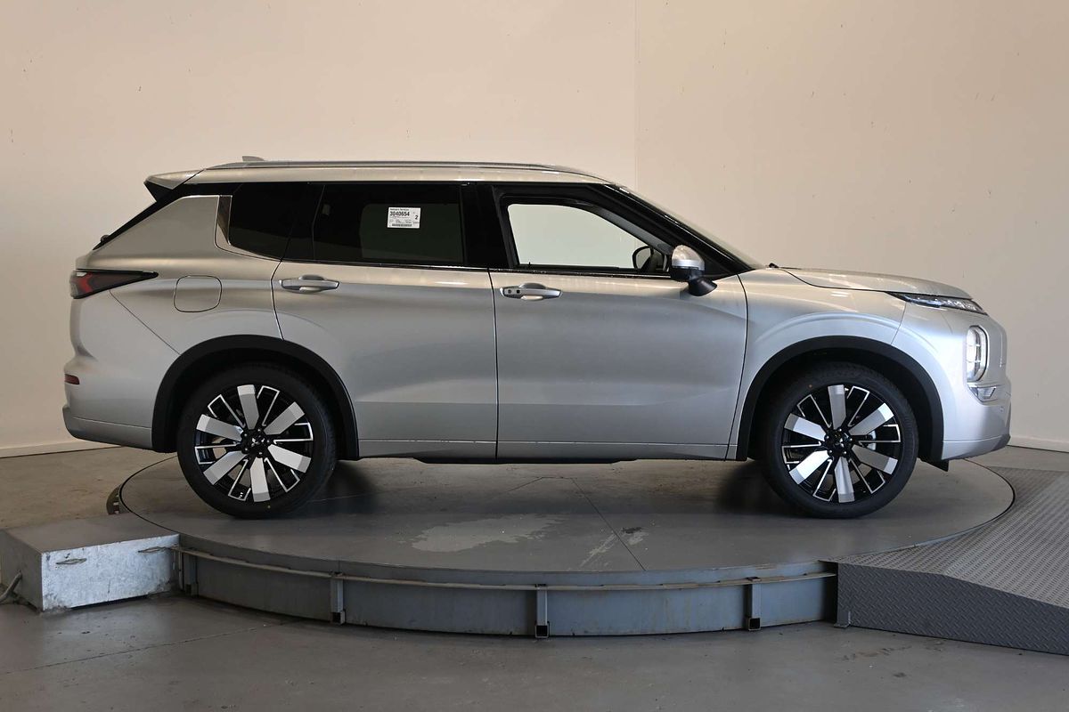 2025 Mitsubishi Outlander Exceed ZM