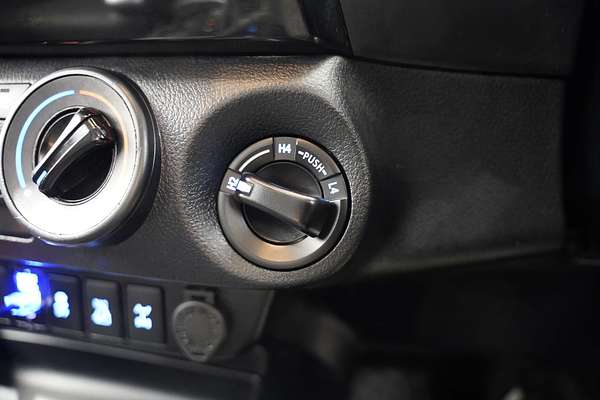 2020 Toyota Hilux SR GUN126R 4X4