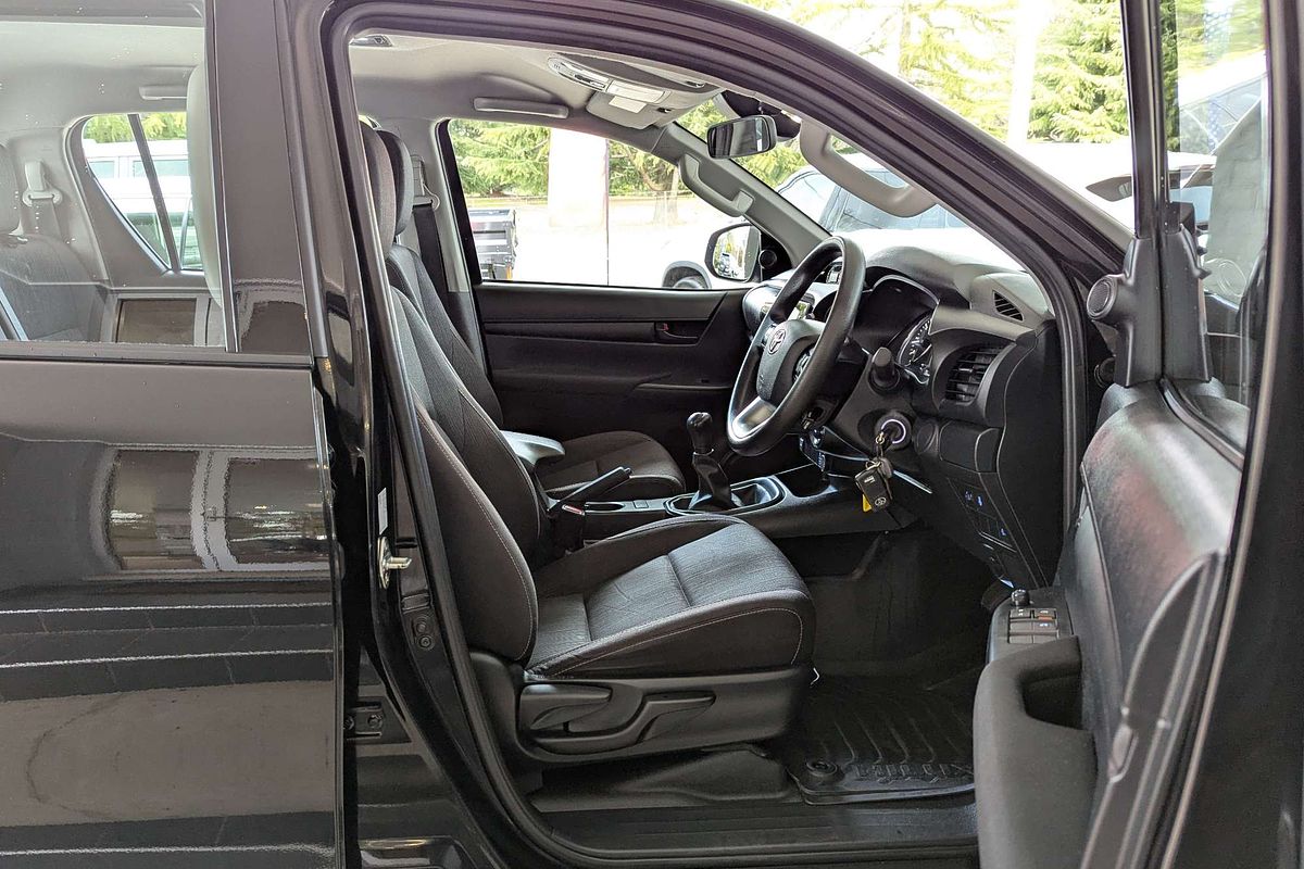 2024 Toyota Hilux SR GUN126R 4X4