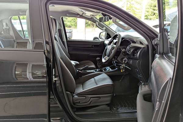 2024 Toyota Hilux SR GUN126R 4X4