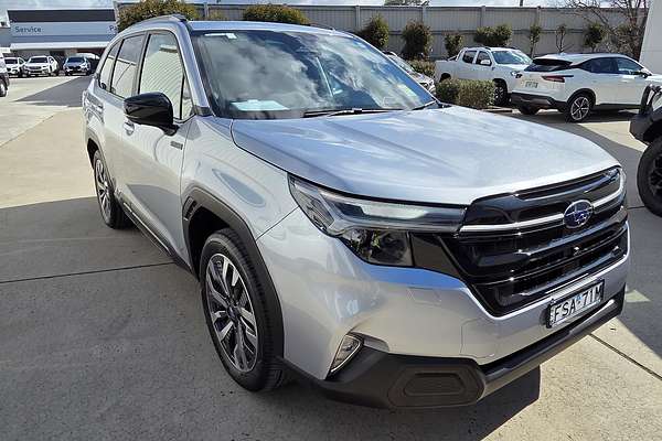 2025 Subaru Forester Hybrid Touring S6