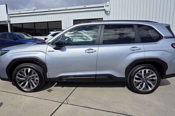 2025 Subaru Forester Hybrid Touring S6