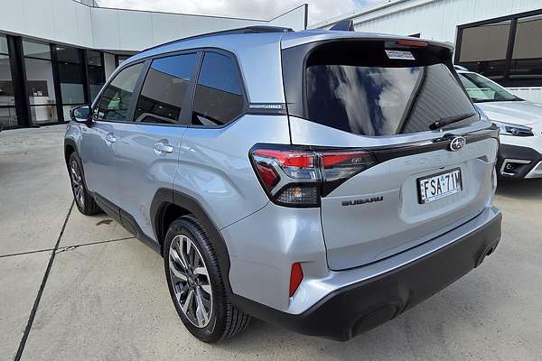 2025 Subaru Forester Hybrid Touring S6