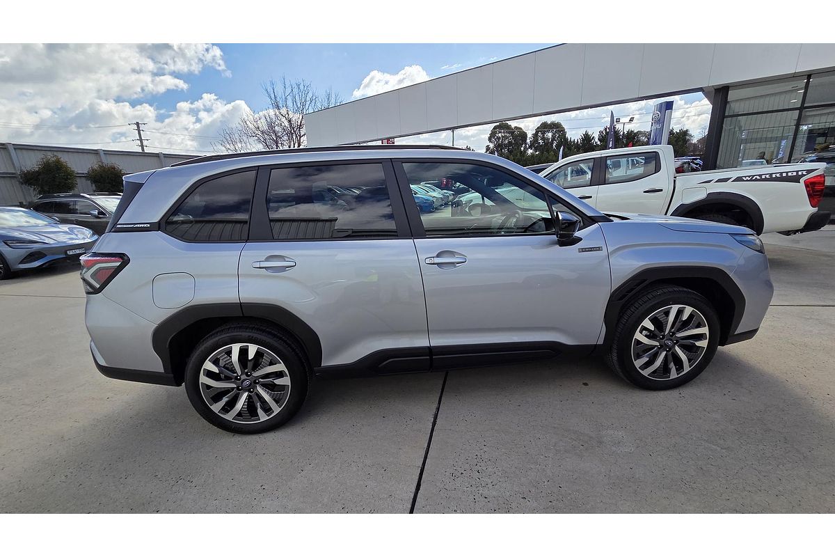 2025 Subaru Forester Hybrid Touring S6
