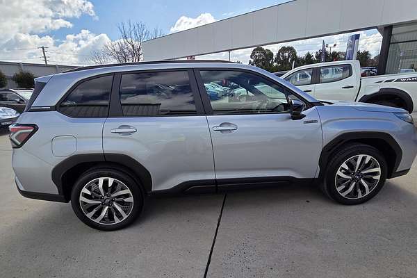 2025 Subaru Forester Hybrid Touring S6
