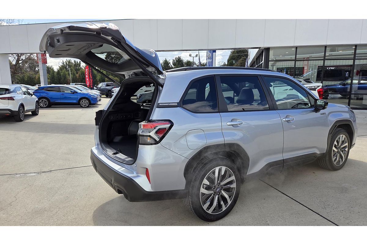 2025 Subaru Forester Hybrid Touring S6