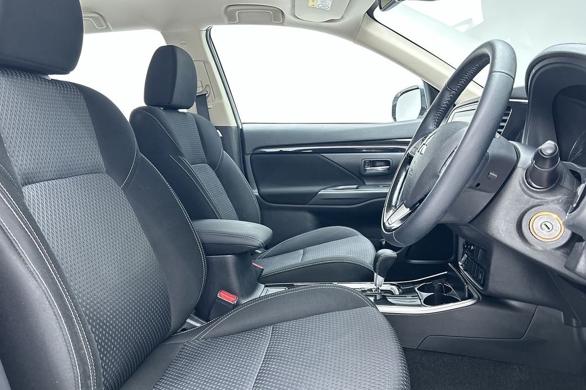 2020 Mitsubishi Outlander ES ZL