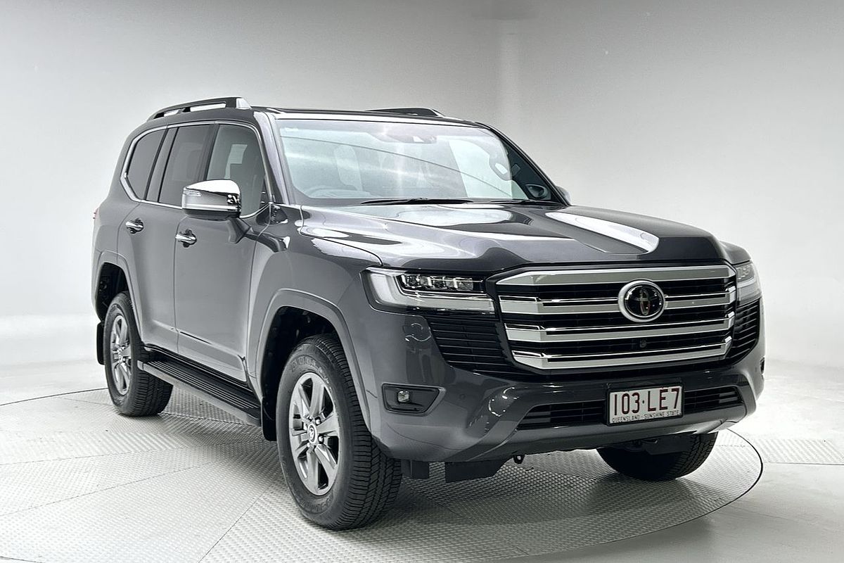 2024 Toyota Landcruiser Sahara FJA300R