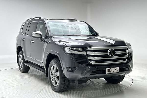 2024 Toyota Landcruiser Sahara FJA300R