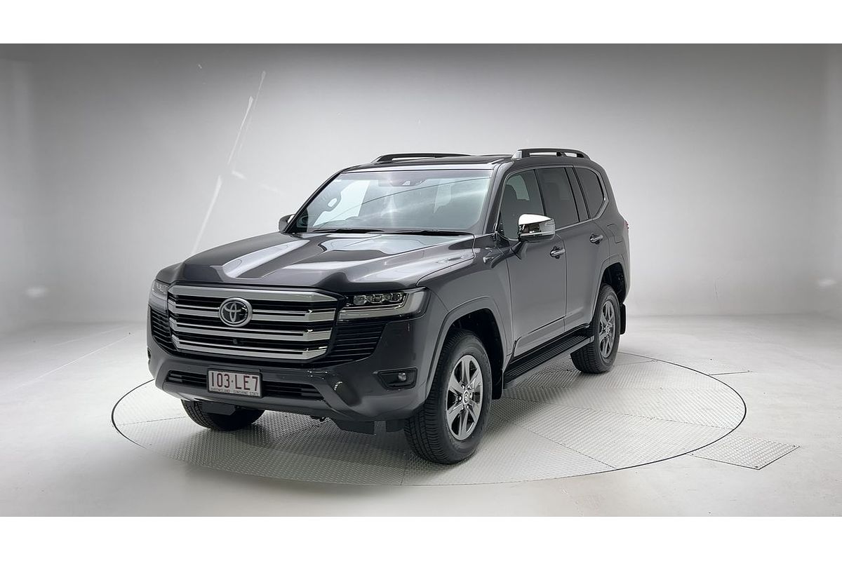 2024 Toyota Landcruiser Sahara FJA300R
