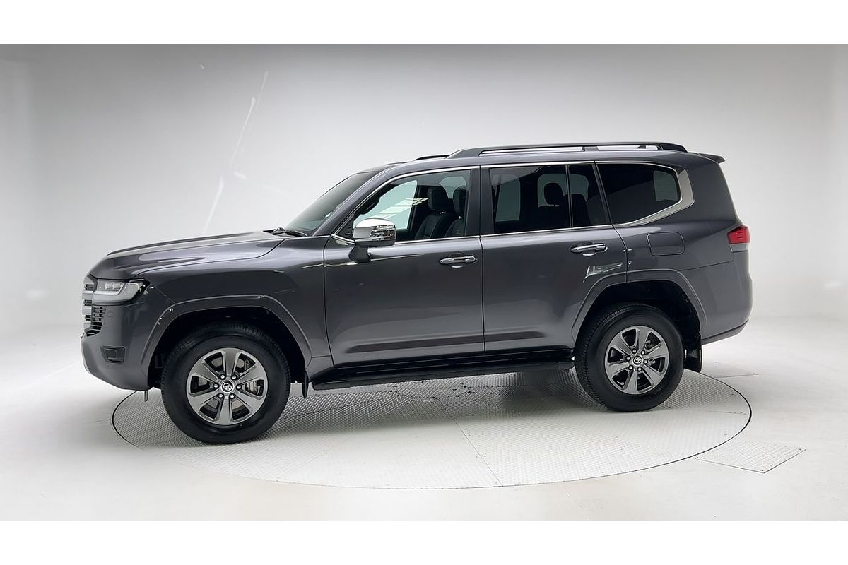2024 Toyota Landcruiser Sahara FJA300R