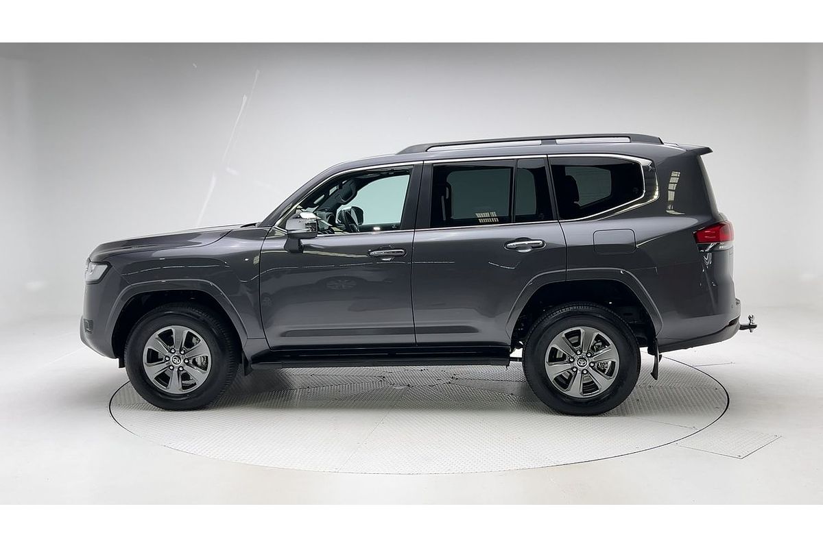 2024 Toyota Landcruiser Sahara FJA300R