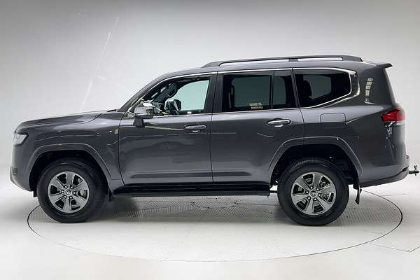 2024 Toyota Landcruiser Sahara FJA300R