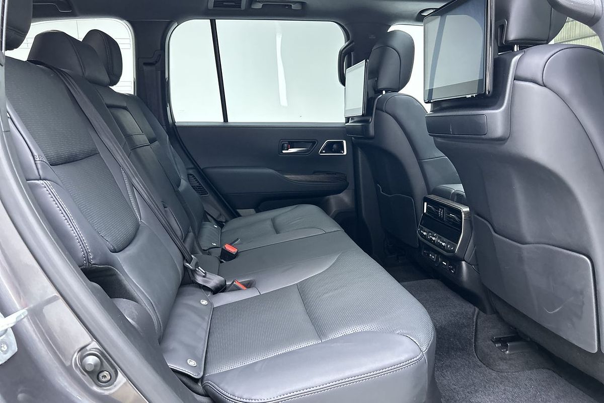 2024 Toyota Landcruiser Sahara FJA300R