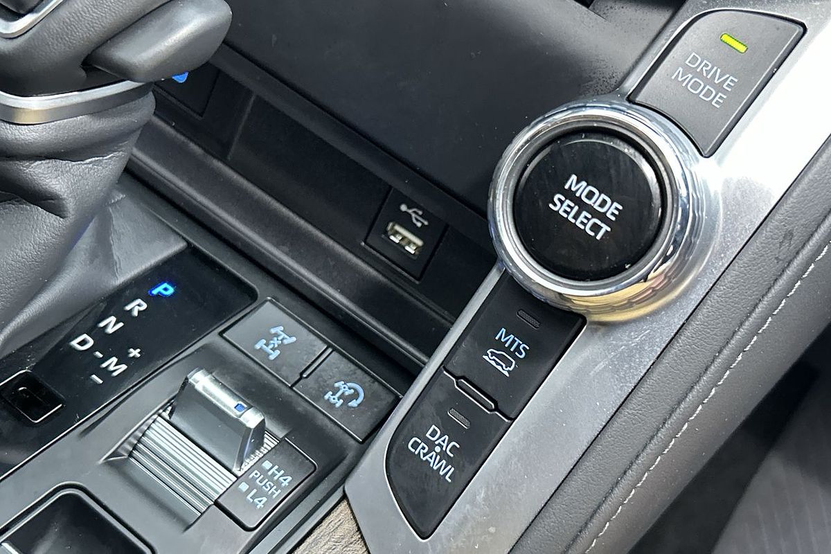 2024 Toyota Landcruiser Sahara FJA300R