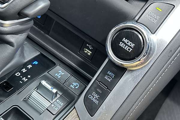 2024 Toyota Landcruiser Sahara FJA300R