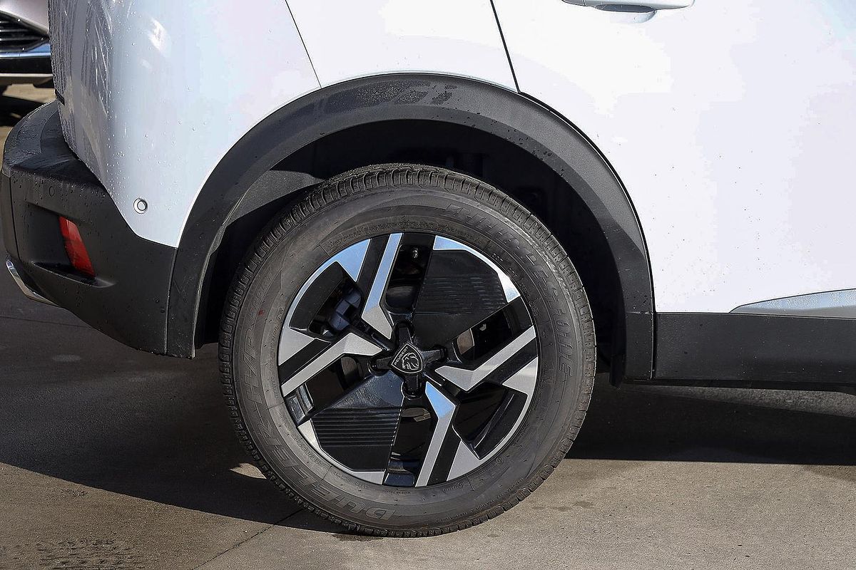 2025 Peugeot 2008 Allure Hybrid P24
