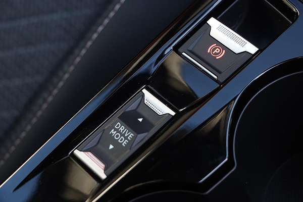 2025 Peugeot 2008 Allure Hybrid P24
