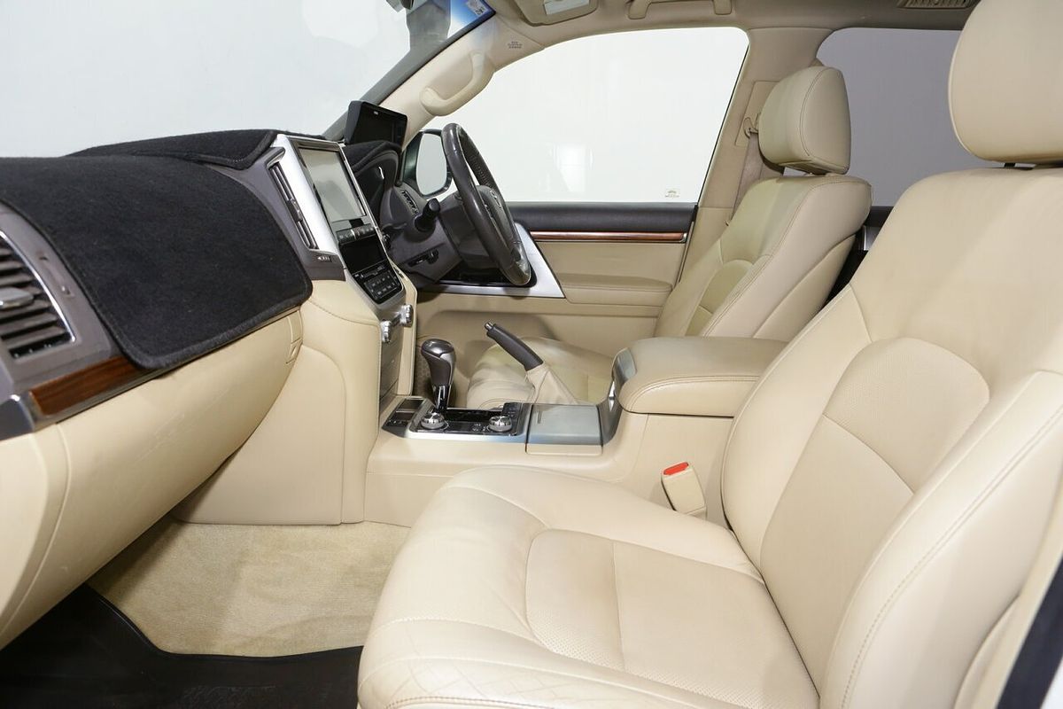 2015 Toyota Landcruiser Sahara VDJ200R