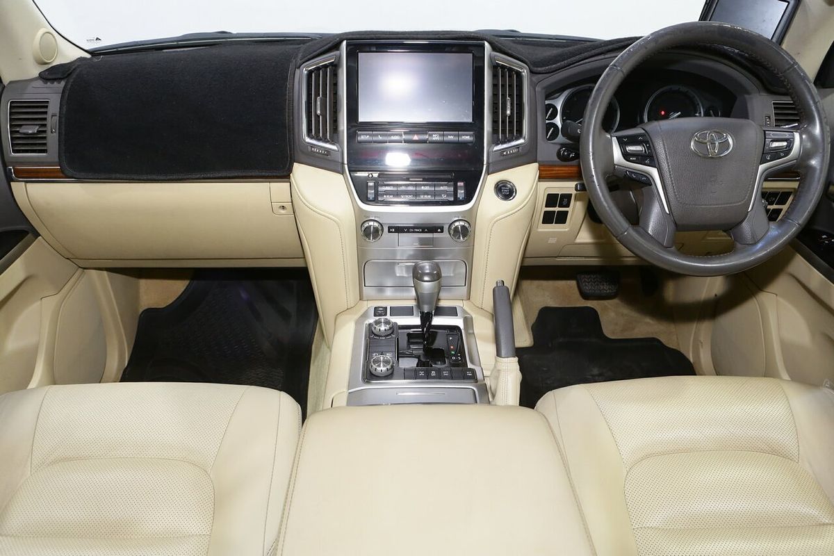 2015 Toyota Landcruiser Sahara VDJ200R