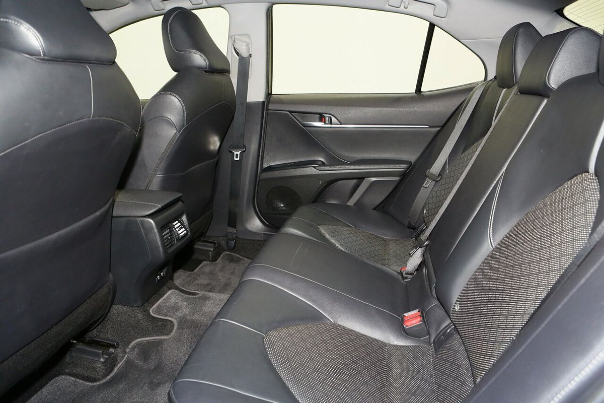 2020 Toyota Camry SX GSV70R