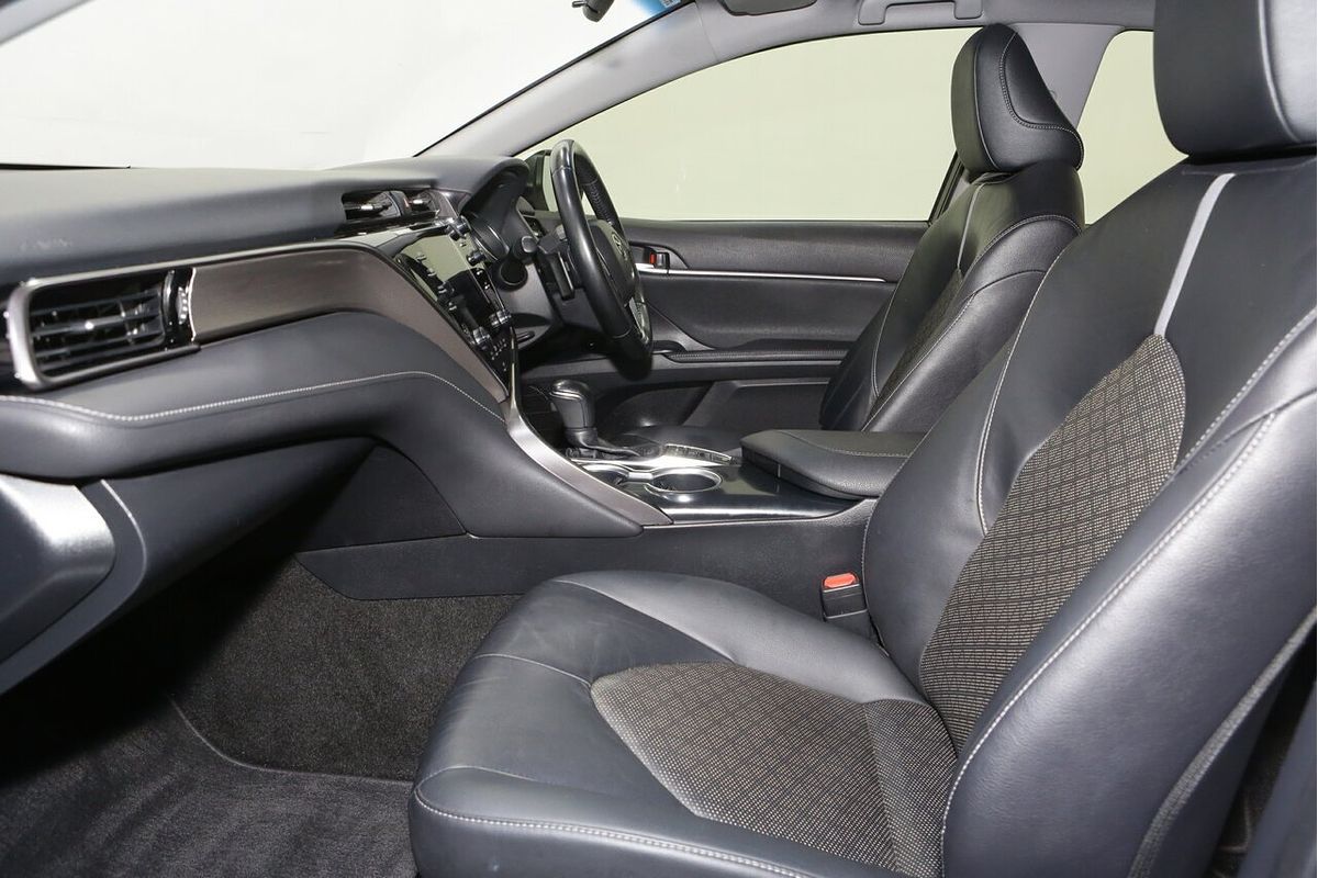 2020 Toyota Camry SX GSV70R