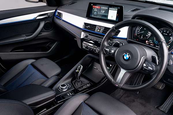 2022 BMW X1 S20i 2.0Pt/7At