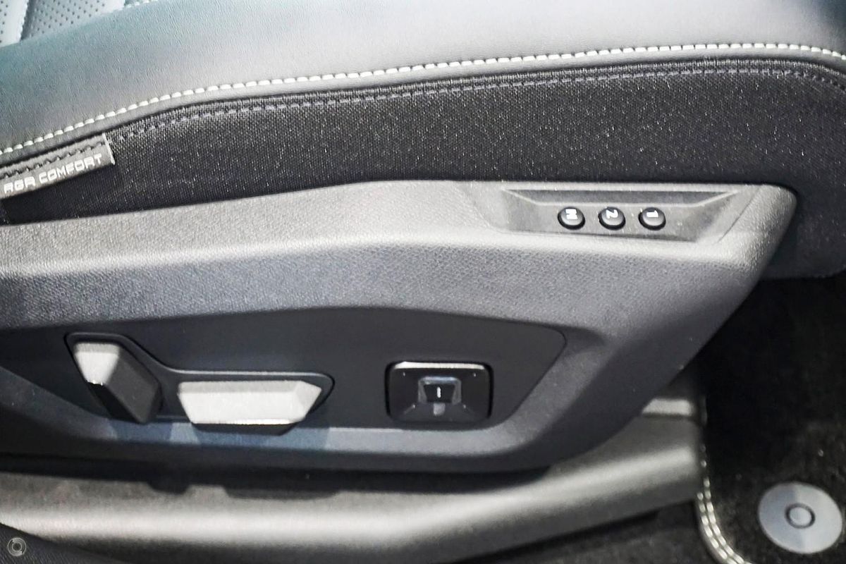 2025 Peugeot 5008 GT Premium Hybrid P74