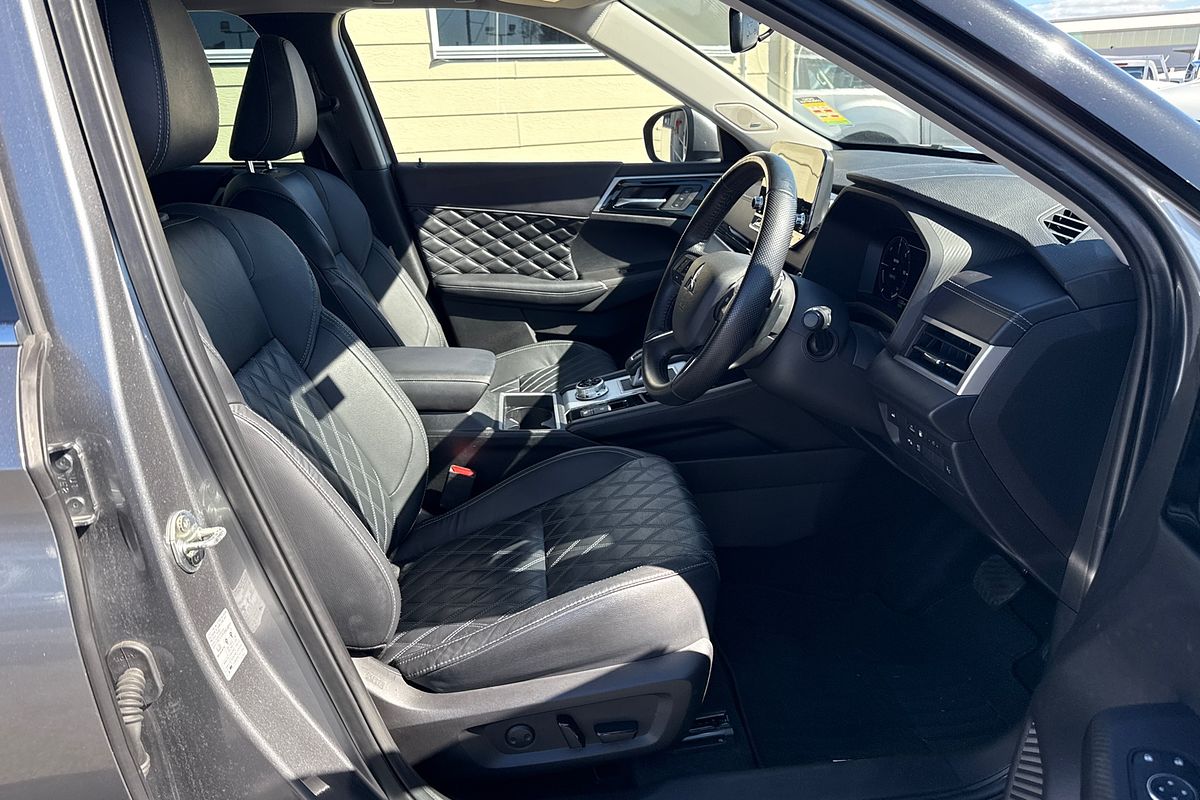 2022 Mitsubishi Outlander PHEV Exceed ZM