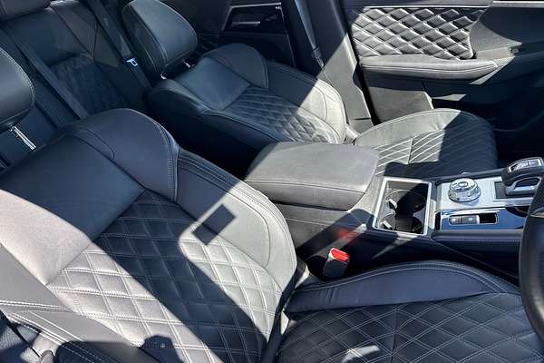 2022 Mitsubishi Outlander PHEV Exceed ZM