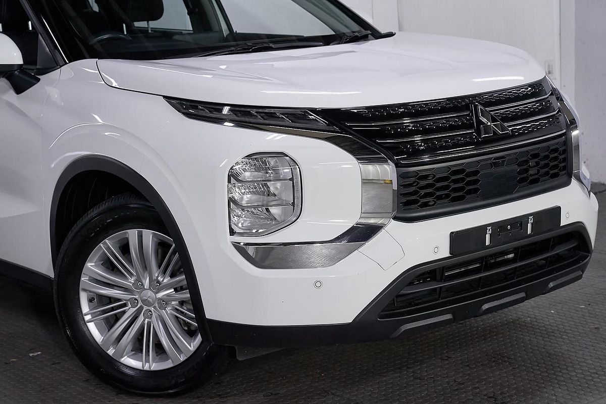 2024 Mitsubishi Outlander ES ZM