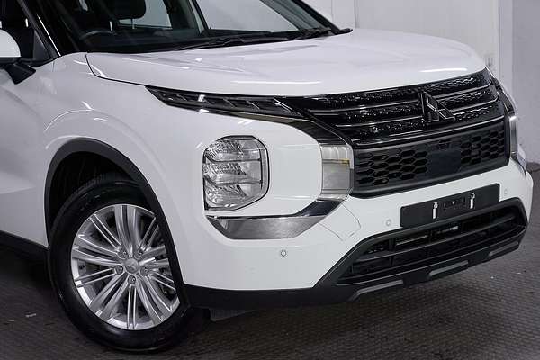 2024 Mitsubishi Outlander ES ZM