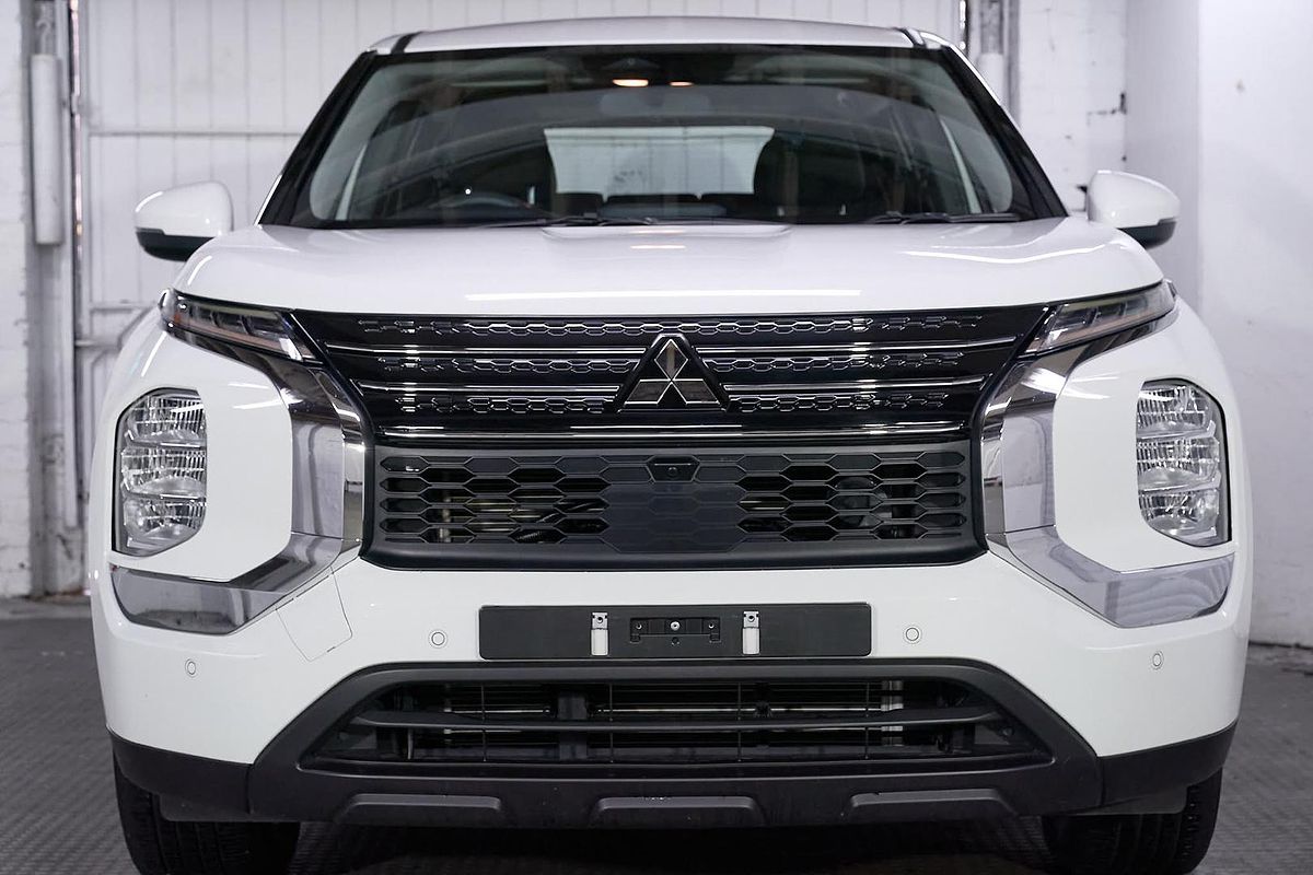 2024 Mitsubishi Outlander ES ZM