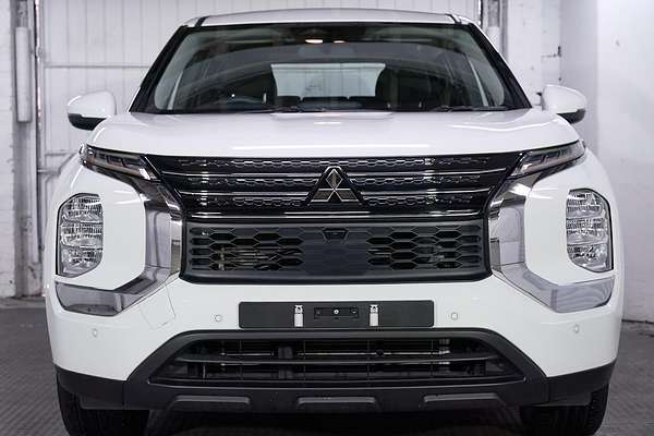 2024 Mitsubishi Outlander ES ZM