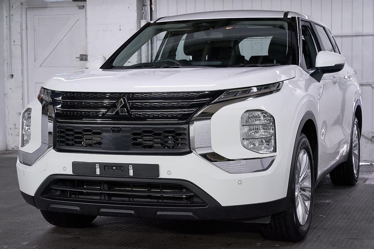 2024 Mitsubishi Outlander ES ZM