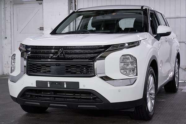 2024 Mitsubishi Outlander ES ZM