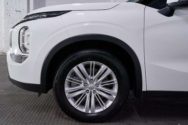 2024 Mitsubishi Outlander ES ZM